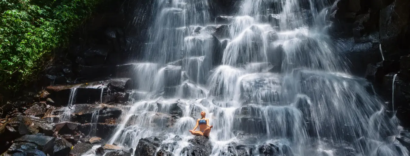 Excursión a la cascada Kanto Lampo y Ubud en Bali