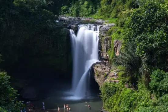 The East Nusa Penida Island Day Tour Package M1