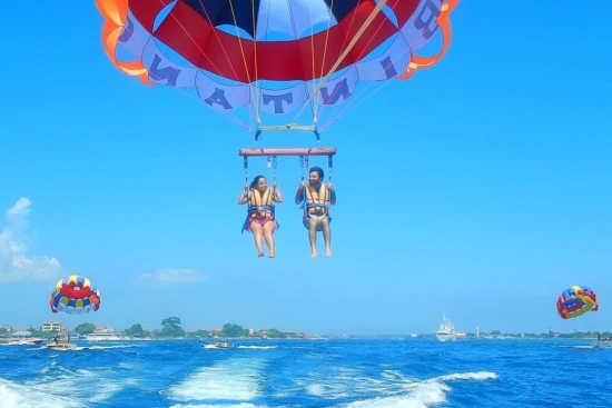 Aventura de deportes acuáticos en Tanjung Benoa Bali