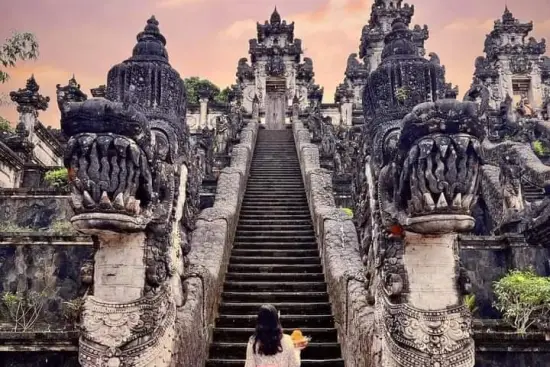 Excursión al Templo de Lempuyang y al Pueblo de Tenganan en Bali M1