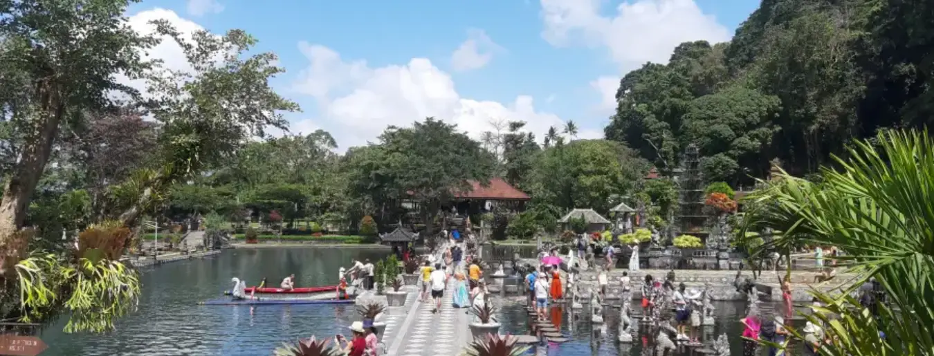 Excursión de un día al Templo de Lempuyang y la Cascada Tukad Cepung en Bali