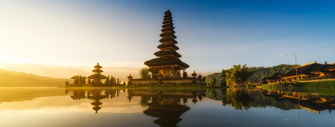 Excursión por los templos de Ulun Danu y Tanah Lot en Bali M1 Excursión por los templos de Ulun Danu y Tanah Lot en Bali
