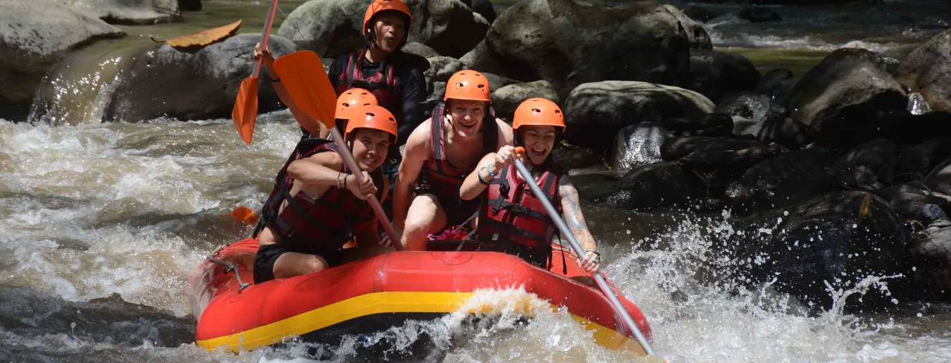 Rafting en aguas bravas en el río Ayung en Bali