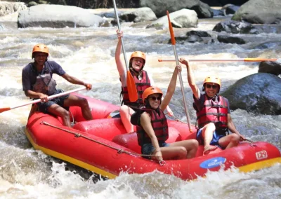 Rafting en aguas bravas en el río Ayung en Bali G2