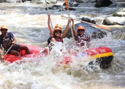 Rafting en aguas bravas en el río Ayung en Bali G3