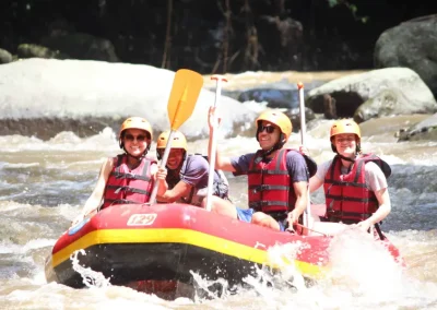 Rafting en aguas bravas en el río Ayung en Bali G4