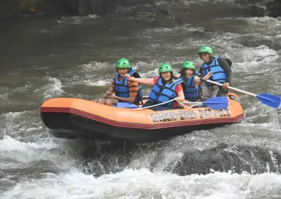 Rafting en aguas bravas en el río Ayung en Bali G5